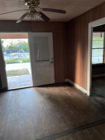 507 King Street, Cuero, TX 77954