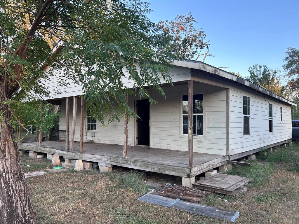 507 King Street, Cuero, TX 77954