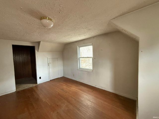 1031 E Mulberry Street, Evansville, IN 47714