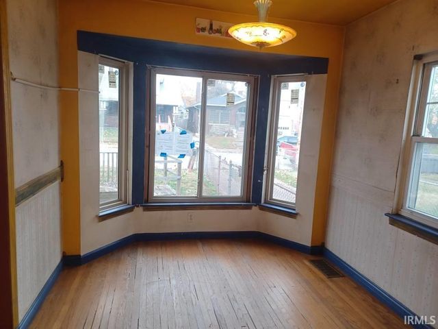 1031 E Mulberry Street, Evansville, IN 47714