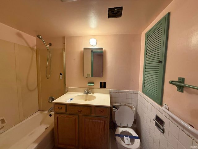 1031 E Mulberry Street, Evansville, IN 47714