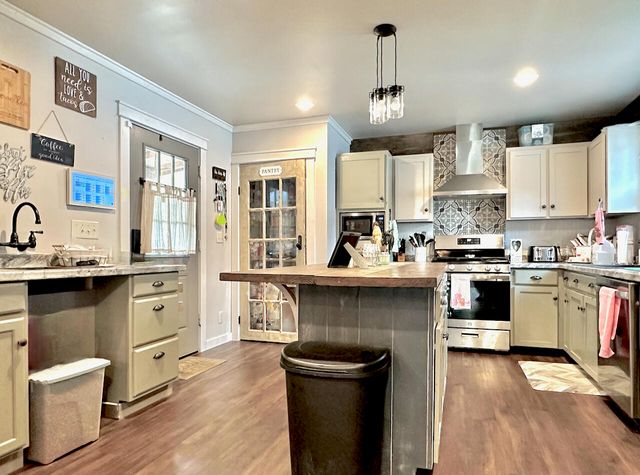 177 Twin Lakes Drive, Defuniak Springs, FL 32433