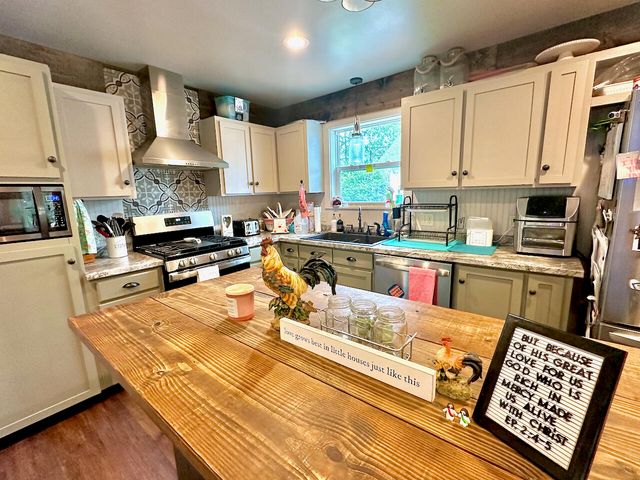 177 Twin Lakes Drive, Defuniak Springs, FL 32433