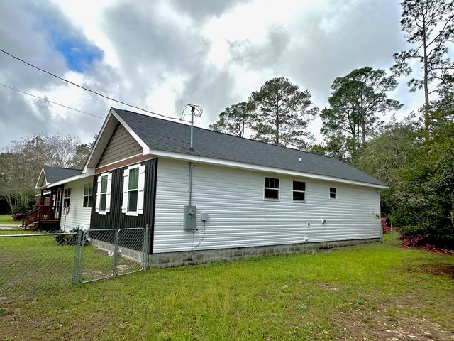 177 Twin Lakes Drive, Defuniak Springs, FL 32433