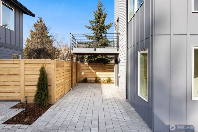 1111 B 26th Avenue, Seattle, WA 98122