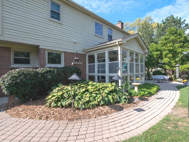 1351 Callen Lane, Des Plaines, IL 60016