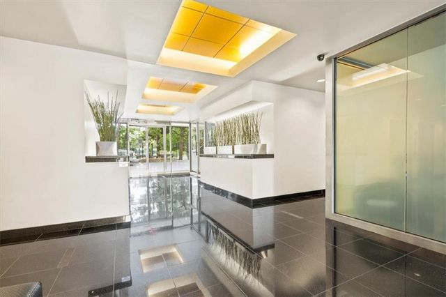 803 W 48th Street 101, Kansas City, MO 64112