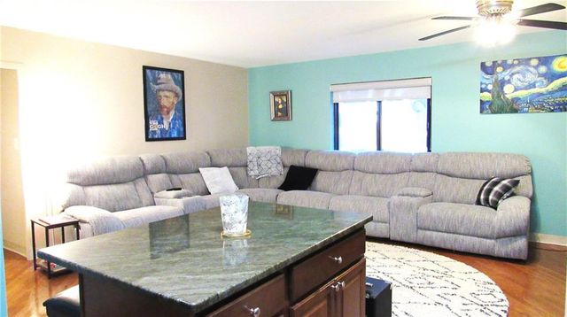 803 W 48th Street 101, Kansas City, MO 64112