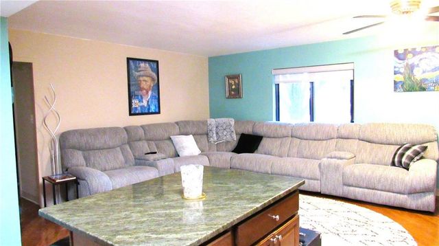 803 W 48th Street 101, Kansas City, MO 64112