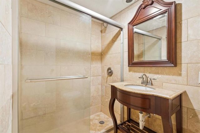 803 W 48th Street 101, Kansas City, MO 64112