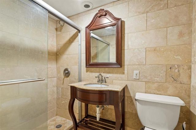 803 W 48th Street 101, Kansas City, MO 64112