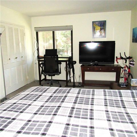 803 W 48th Street 101, Kansas City, MO 64112