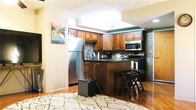 803 W 48th Street 101, Kansas City, MO 64112