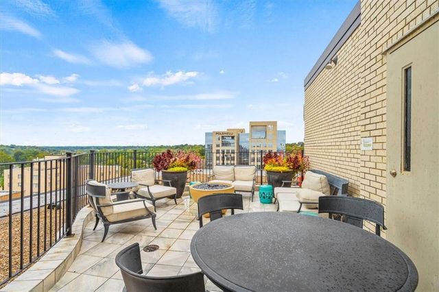 803 W 48th Street 101, Kansas City, MO 64112