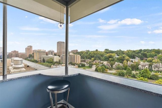 803 W 48th Street 101, Kansas City, MO 64112