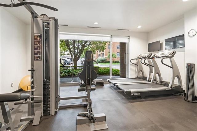 803 W 48th Street 101, Kansas City, MO 64112