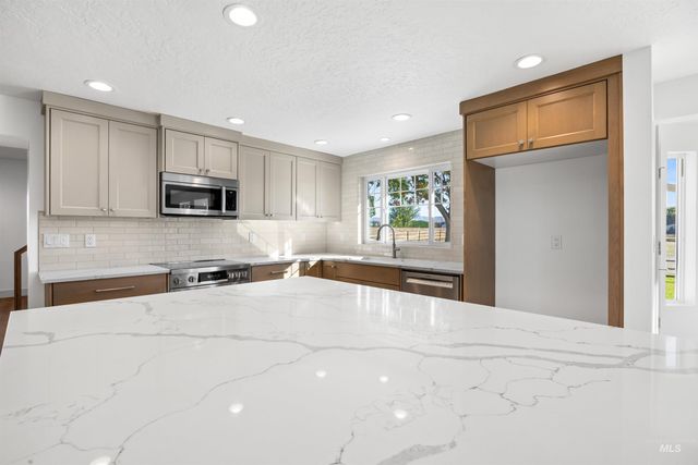 2141 W Beacon Light Rd, Eagle, ID 83616