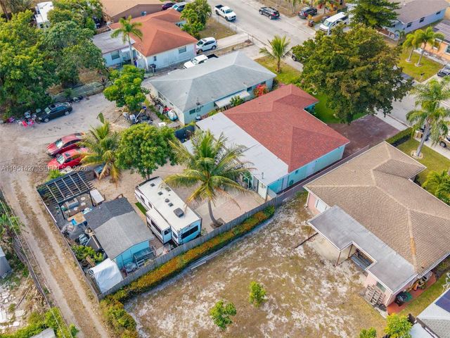 1018 S C St, Lake Worth, FL 33460