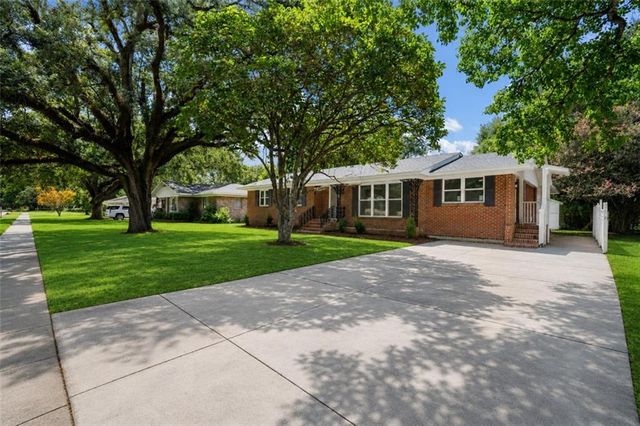 2779 Grafhill Drive S, Mobile, AL 36606
