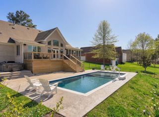 524 Country Club Dr, Dickson, TN 37055