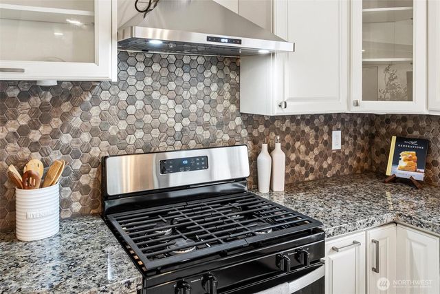 10825 158th Court NE, Redmond, WA 98052