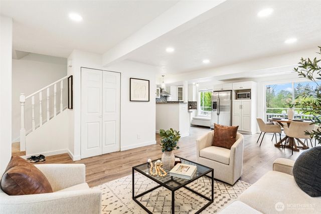 10825 158th Court NE, Redmond, WA 98052