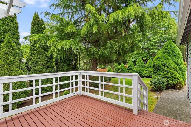 10825 158th Court NE, Redmond, WA 98052