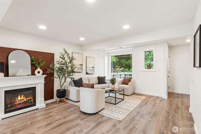 10825 158th Court NE, Redmond, WA 98052