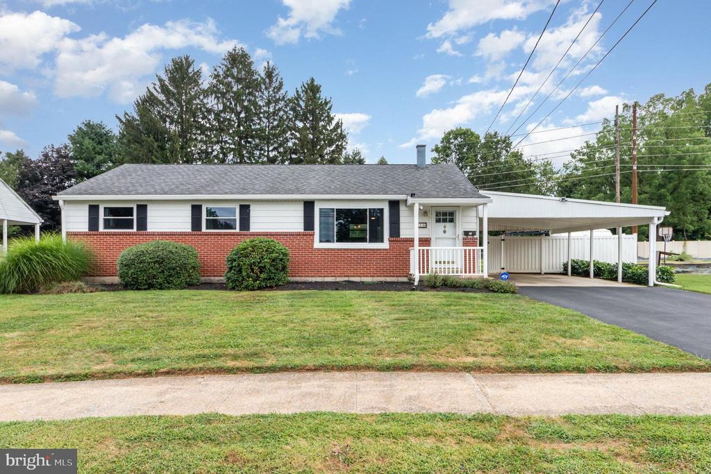 16 PALMER DR, Camp Hill, PA 17011