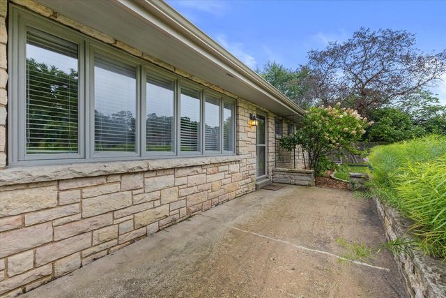 5213 79 STREET, Kenosha, WI 53142
