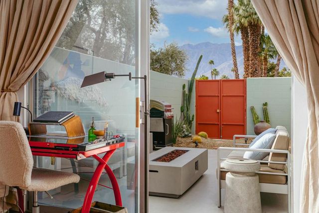 17 Desert Lakes Drive, Palm Springs, CA 92264