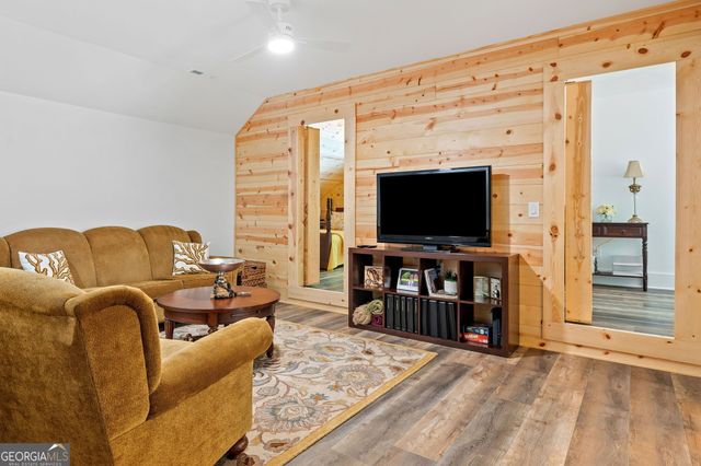 77 N Shore Drive, Cleveland, GA 30528