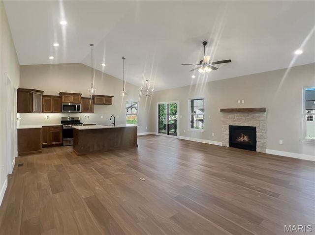 1840 Wellington Lane, Maryville, IL 62062