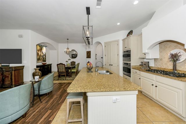 555 Via Amalfi 206, Irving, TX 75039