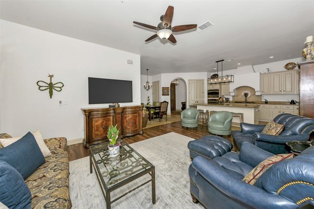 555 Via Amalfi 206, Irving, TX 75039