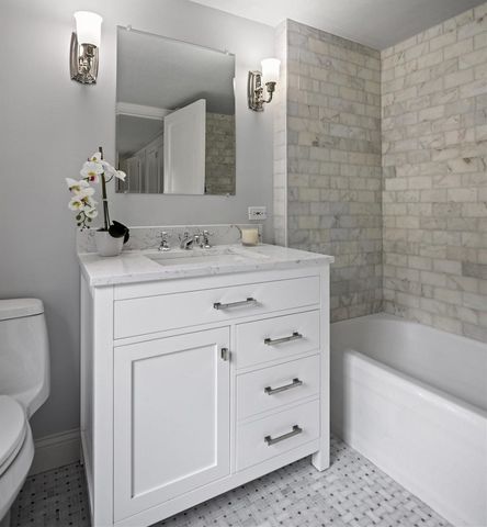 62 Woodley Road, Winnetka, IL 60093