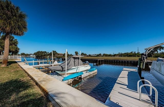 200 MERES BOULEVARD 21, Tarpon Springs, FL 34689