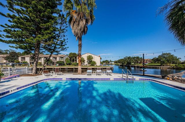 200 MERES BOULEVARD 21, Tarpon Springs, FL 34689