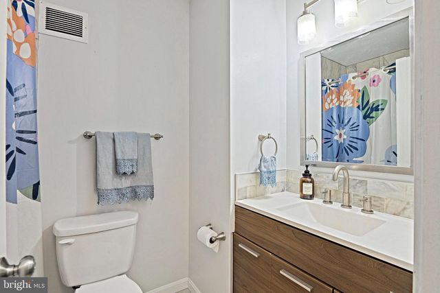 2918 GLENVALE DR, Fairfax, VA 22031