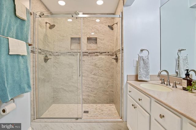 2918 GLENVALE DR, Fairfax, VA 22031