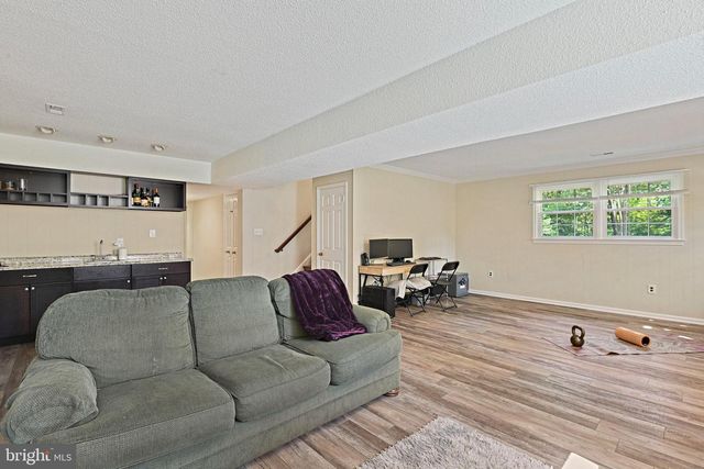 2918 GLENVALE DR, Fairfax, VA 22031