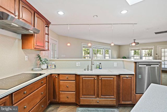 2918 GLENVALE DR, Fairfax, VA 22031