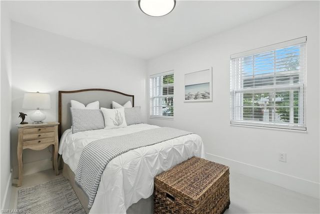 3070 Gulf Shore BLVD N # 107, Naples, FL 34103