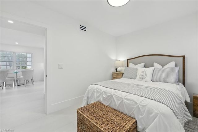 3070 Gulf Shore BLVD N # 107, Naples, FL 34103