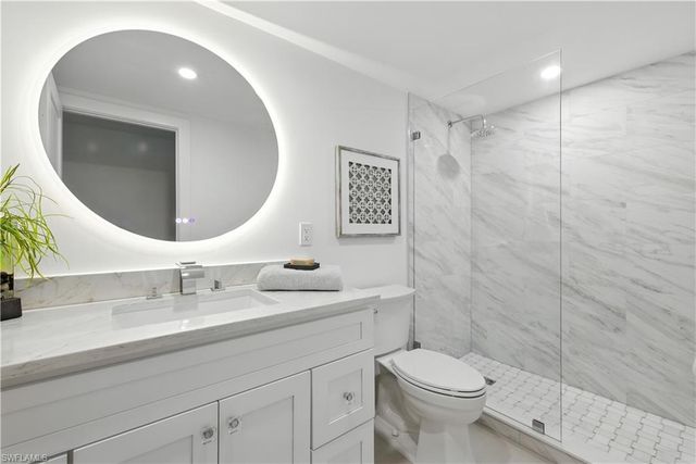 3070 Gulf Shore BLVD N # 107, Naples, FL 34103