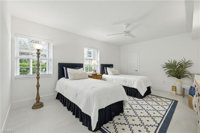 3070 Gulf Shore BLVD N # 107, Naples, FL 34103