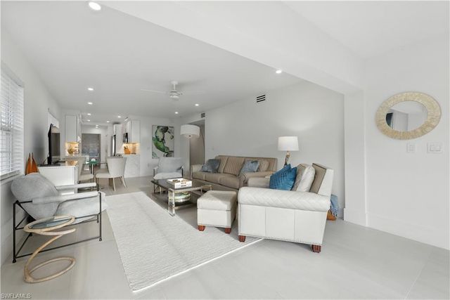 3070 Gulf Shore BLVD N # 107, Naples, FL 34103