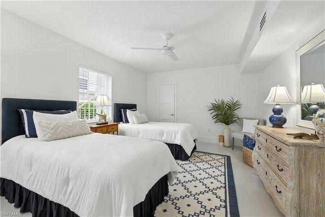 3070 Gulf Shore BLVD N # 107, Naples, FL 34103