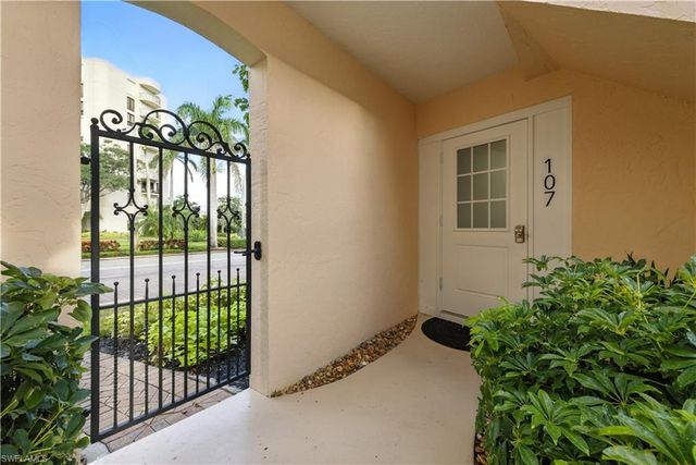 3070 Gulf Shore BLVD N # 107, Naples, FL 34103
