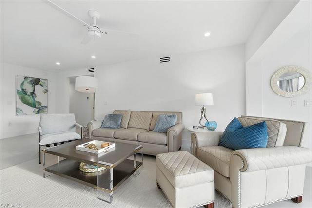 3070 Gulf Shore BLVD N # 107, Naples, FL 34103